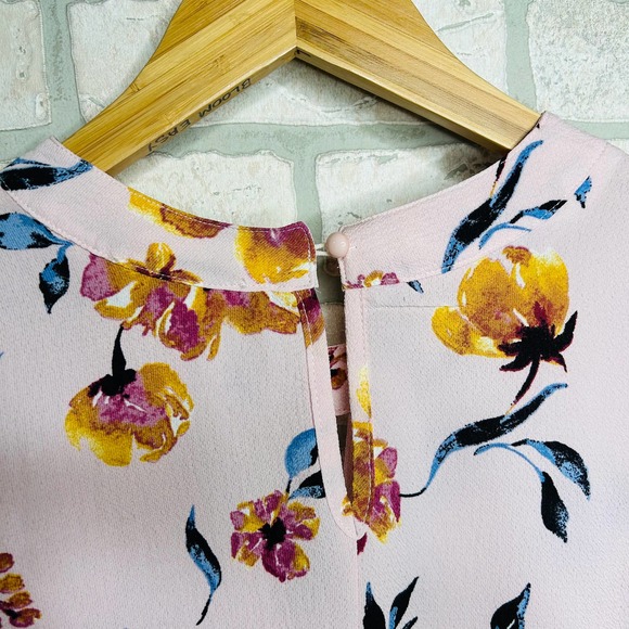 Light Pink Floral Flowy Blouse with Ruffled Sleeves - Picture 5 of 7